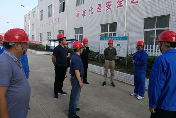 公司領(lǐng)導(dǎo)到恒利達(dá)科技化工慰問