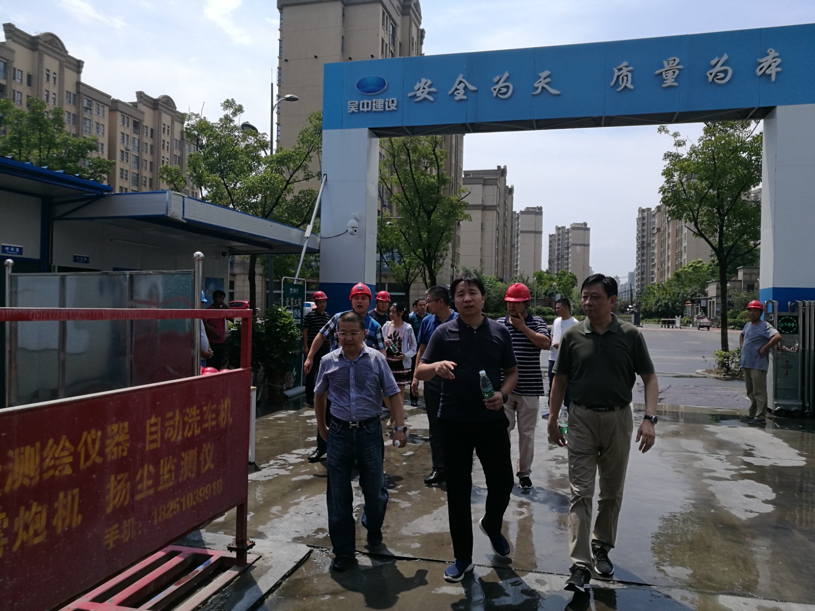 公司領(lǐng)導(dǎo)到宿遷家天下項(xiàng)目慰問